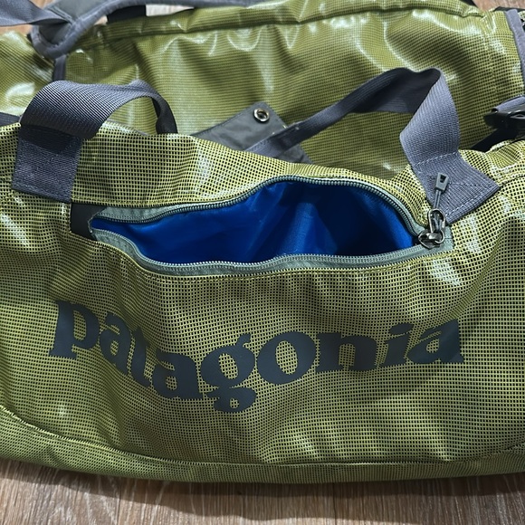 Patagonia black hole duffle bag in FGRN (55L?) detachable shoulder straps, GUC - Picture 2 of 11